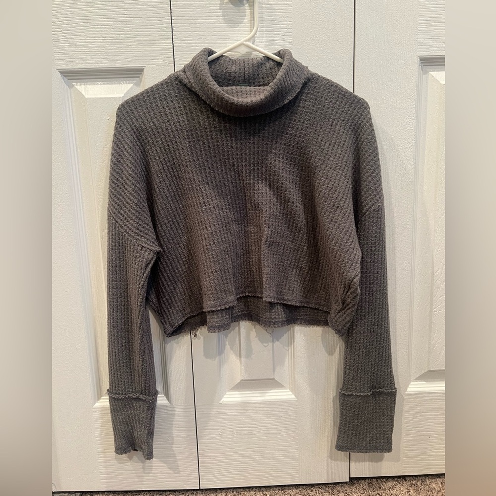 Long sleeve crop top